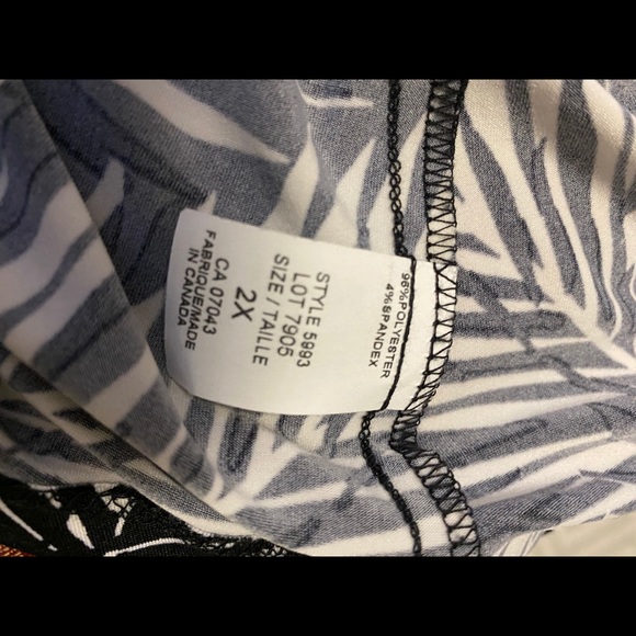 Black and White sleeveless zippered Top 2X - Picture 2 of 4